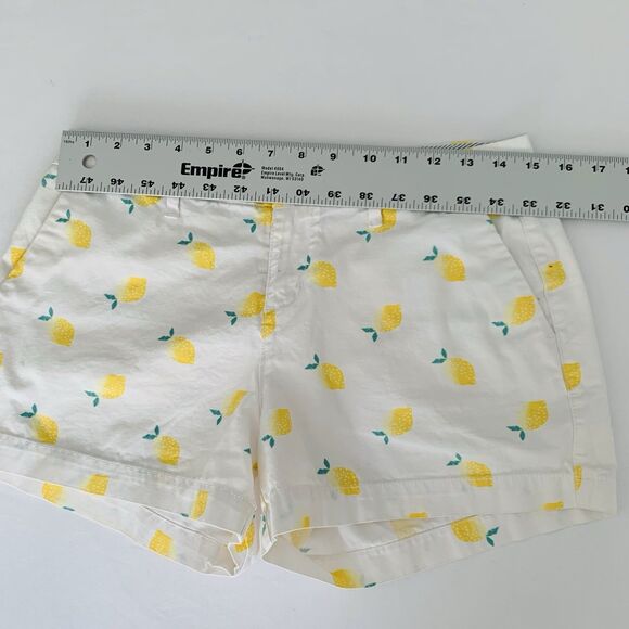 Old Navy Shorts Women 2 White Yellow Lemons Everyday Preppy Twee Vacation Bright - Picture 6 of 8